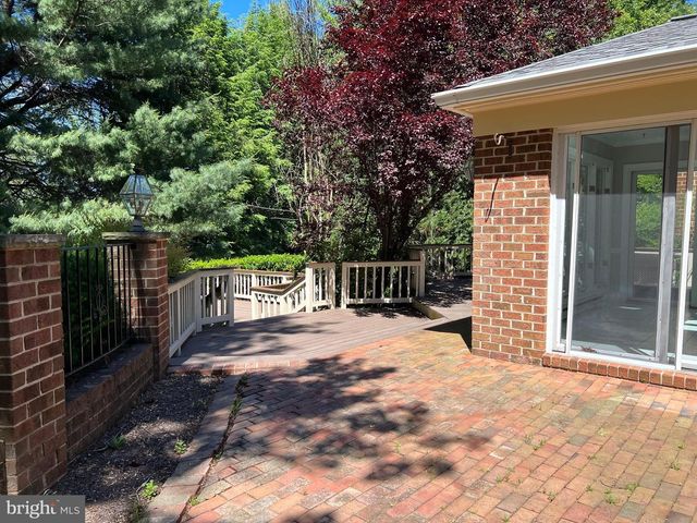 10220 CEDAR POND DR, Vienna, VA 22182