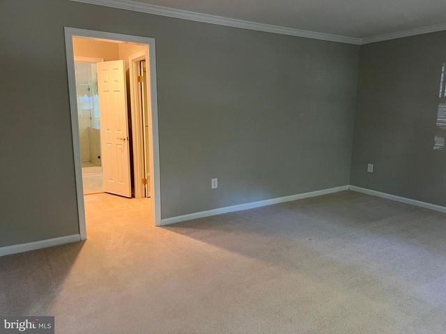 10220 CEDAR POND DR, Vienna, VA 22182
