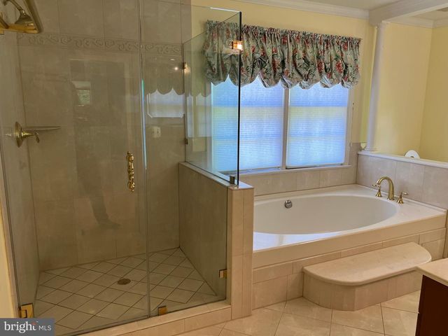 10220 CEDAR POND DR, Vienna, VA 22182