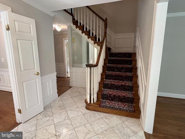 10220 CEDAR POND DR, Vienna, VA 22182