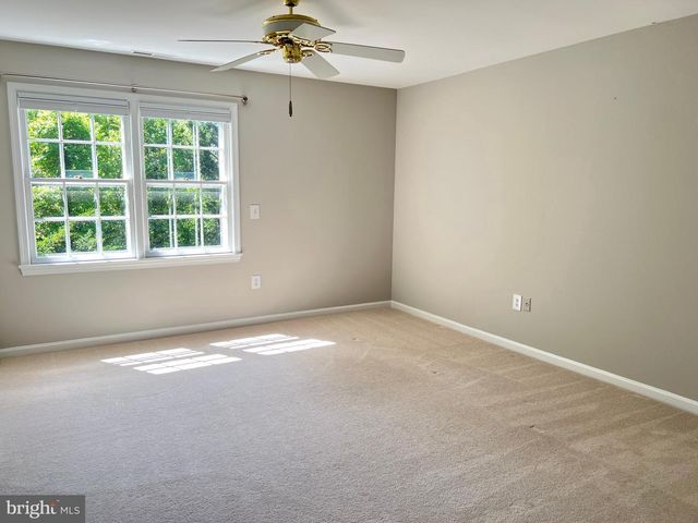 10220 CEDAR POND DR, Vienna, VA 22182