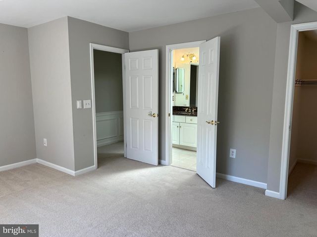 10220 CEDAR POND DR, Vienna, VA 22182