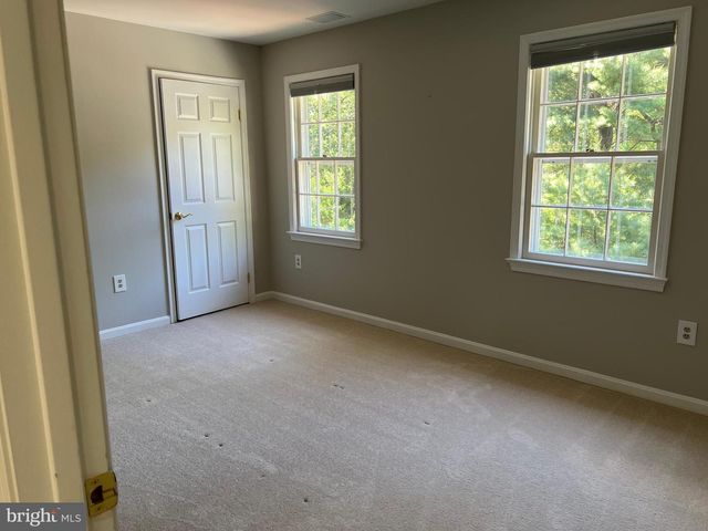10220 CEDAR POND DR, Vienna, VA 22182