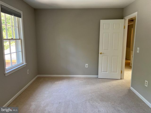 10220 CEDAR POND DR, Vienna, VA 22182