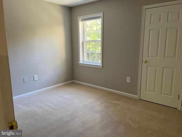 10220 CEDAR POND DR, Vienna, VA 22182