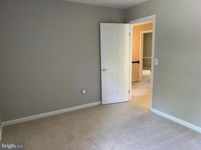10220 CEDAR POND DR, Vienna, VA 22182