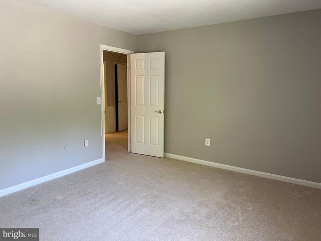10220 CEDAR POND DR, Vienna, VA 22182