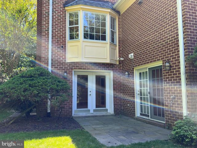10220 CEDAR POND DR, Vienna, VA 22182