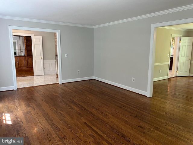 10220 CEDAR POND DR, Vienna, VA 22182
