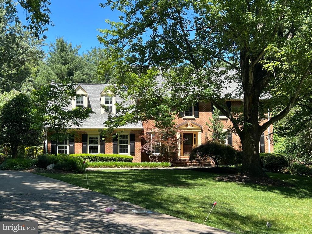 10220 CEDAR POND DR, Vienna, VA 22182