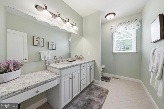 11 LANGE CT, Mullica Hill, NJ 08062