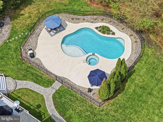 11 LANGE CT, Mullica Hill, NJ 08062