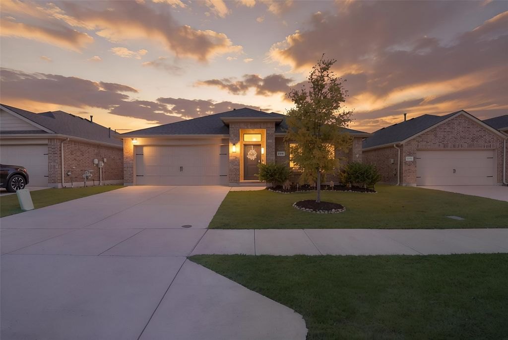 2316 Sadlers Creek Lane, Fort Worth, TX 76108 — exterior