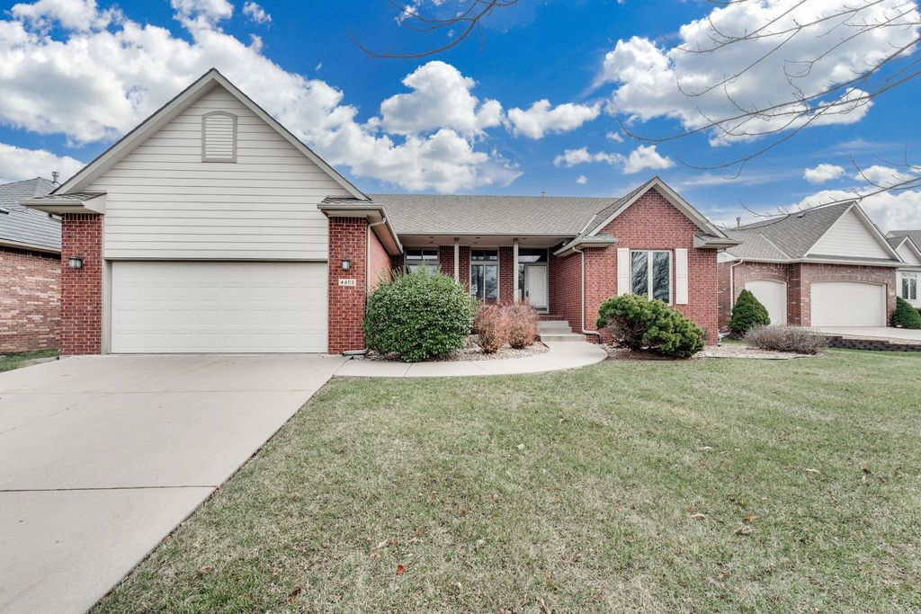 4402 N Spyglass Cir, Wichita, KS 67226
