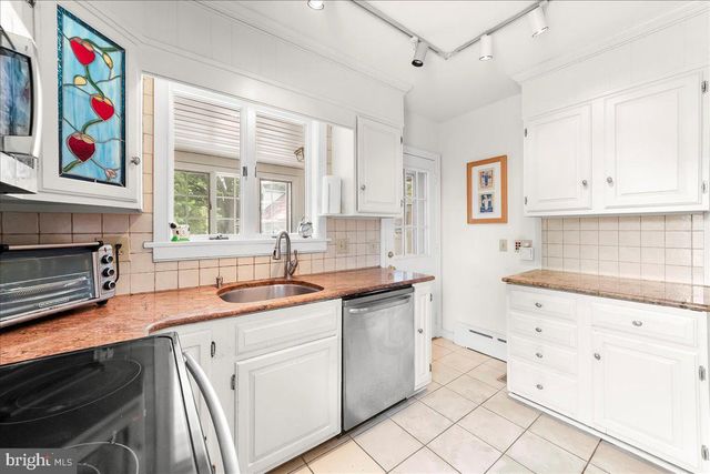 3060 MANOR RD, Coatesville, PA 19320