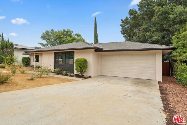 974 La Canada Verdugo Road, Pasadena, CA 91103