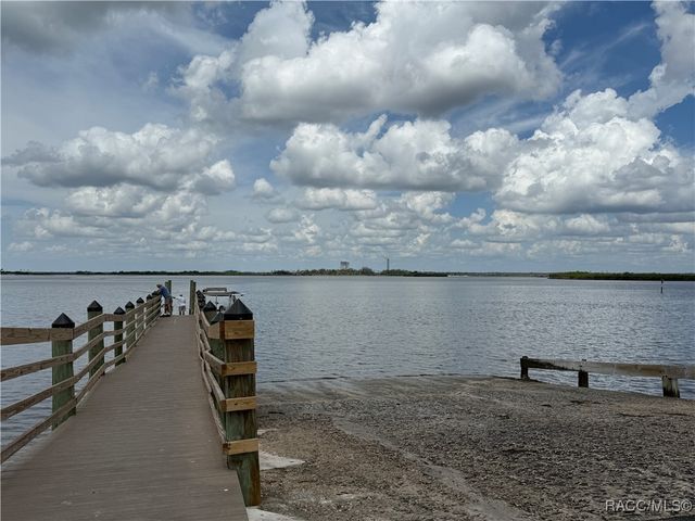 326 W Homeway Loop, Citrus Springs, FL 34434