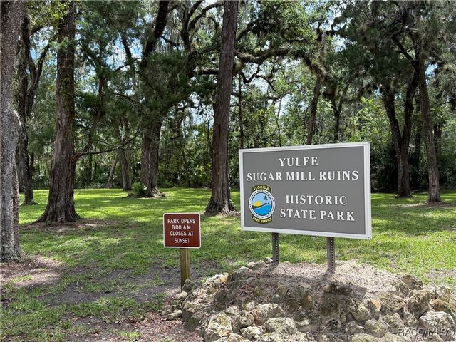 326 W Homeway Loop, Citrus Springs, FL 34434