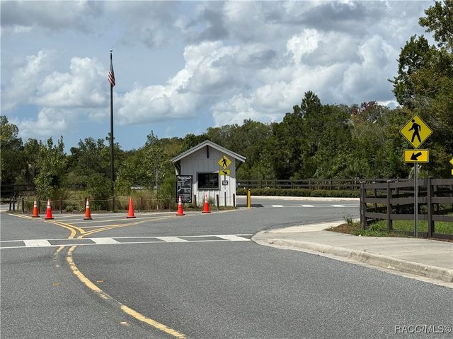 326 W Homeway Loop, Citrus Springs, FL 34434