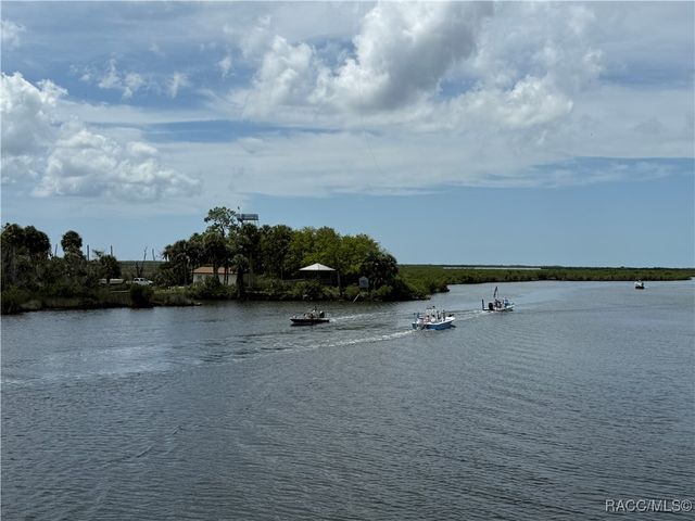 326 W Homeway Loop, Citrus Springs, FL 34434