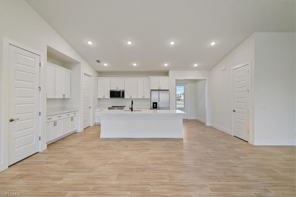 Image 8 of property listing at 1220 SE 5th TER, Cape Coral, FL 33990