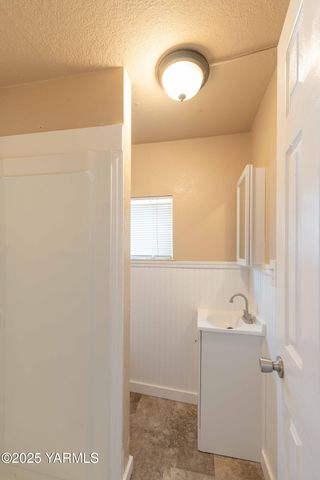 S 1910 7th Ave, Union Gap, WA 98903