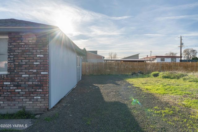 S 1910 7th Ave, Union Gap, WA 98903