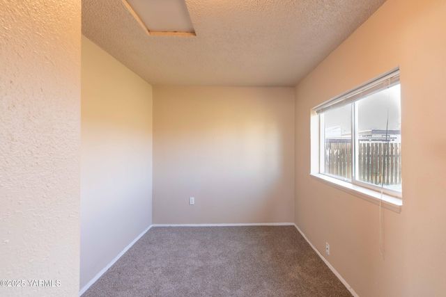 S 1910 7th Ave, Union Gap, WA 98903