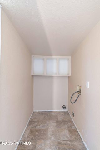 S 1910 7th Ave, Union Gap, WA 98903