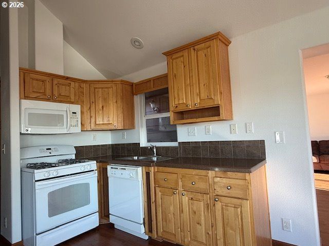 16252 TOLMAN Ln 16, Brookings, OR 97415