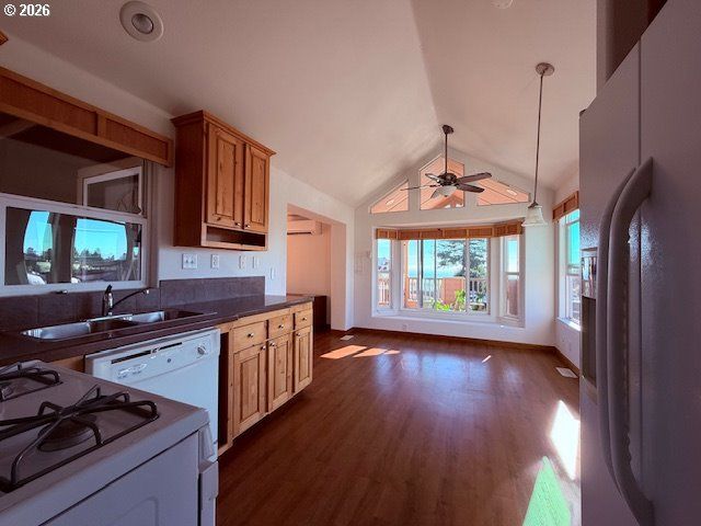 16252 TOLMAN Ln 16, Brookings, OR 97415