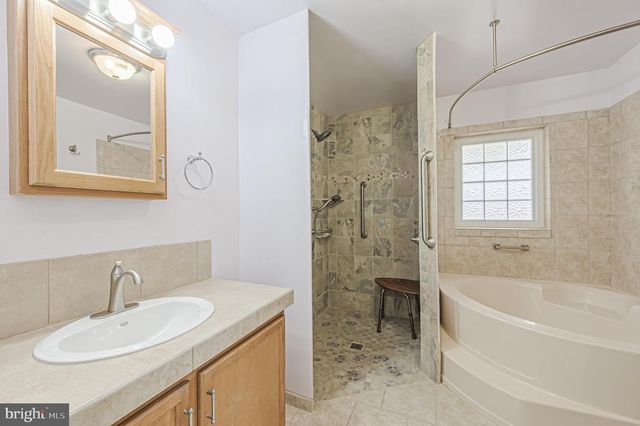 33 KNOLLWOOD, Mays Landing, NJ 08330