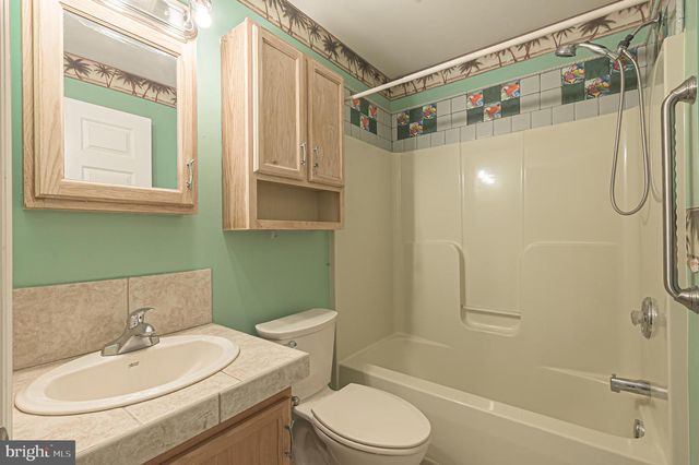 33 KNOLLWOOD, Mays Landing, NJ 08330