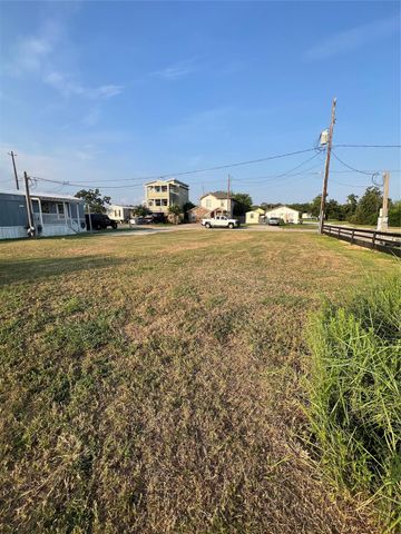2514 Bay Oaks Harbor Drive, Baytown, TX 77523