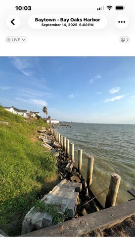 2514 Bay Oaks Harbor Drive, Baytown, TX 77523