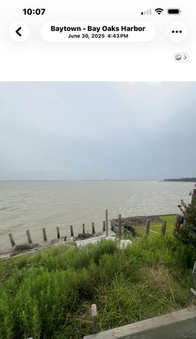 2514 Bay Oaks Harbor Drive, Baytown, TX 77523