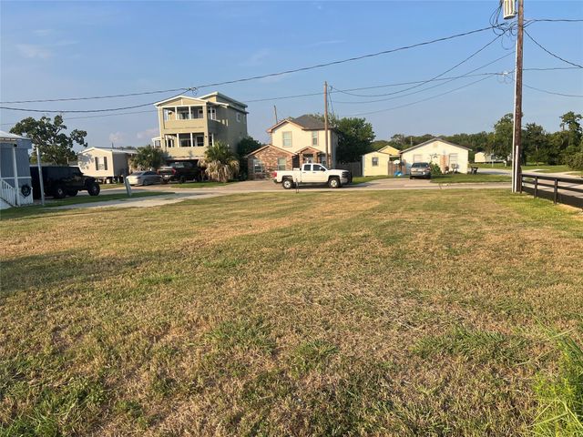 2514 Bay Oaks Harbor Drive, Baytown, TX 77523