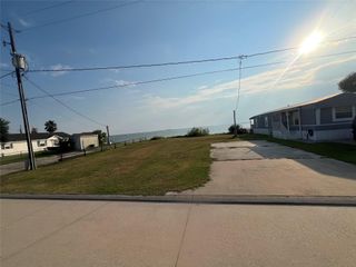 2514 Bay Oaks Harbor Drive, Baytown, TX 77523