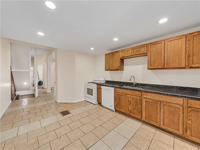 340 Ophelia St, Oakland, PA 15213