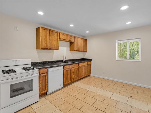 340 Ophelia St, Oakland, PA 15213