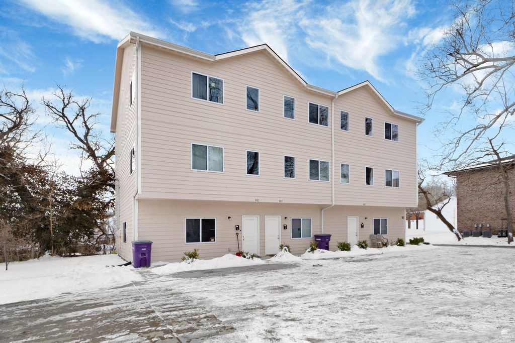 903 Sunset Avenue, Manhattan, KS 66502