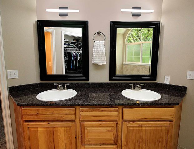 17201 E Galaxy Ln, Greenacres, WA 99016