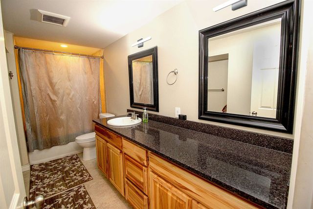 17201 E Galaxy Ln, Greenacres, WA 99016