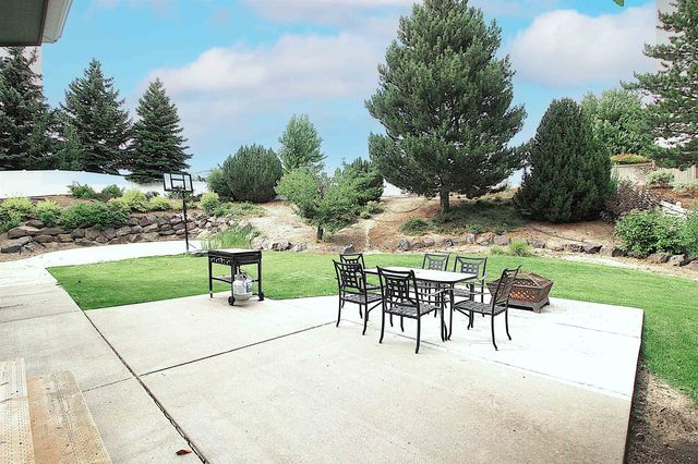 17201 E Galaxy Ln, Greenacres, WA 99016