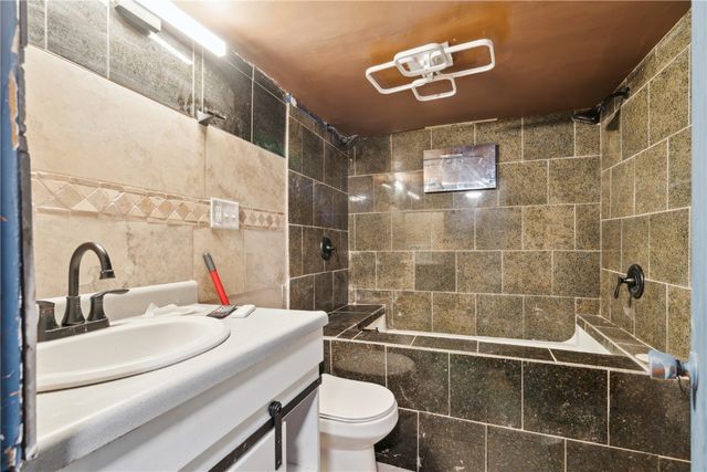 1638 47th Street NE, Cedar Rapids, IA 52402