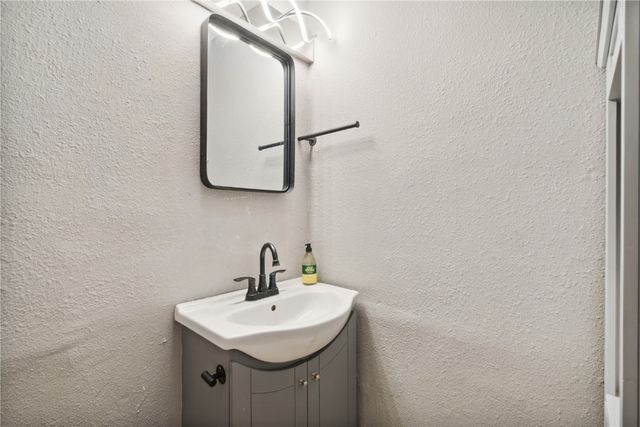 1638 47th Street NE, Cedar Rapids, IA 52402