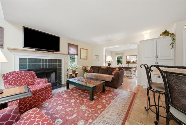 5 Nursery Rd, Pepperell, MA 01463