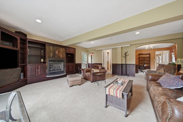 5 Nursery Rd, Pepperell, MA 01463