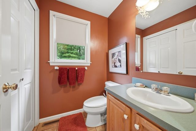 5 Nursery Rd, Pepperell, MA 01463