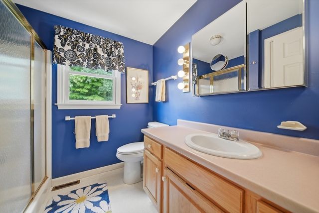 5 Nursery Rd, Pepperell, MA 01463